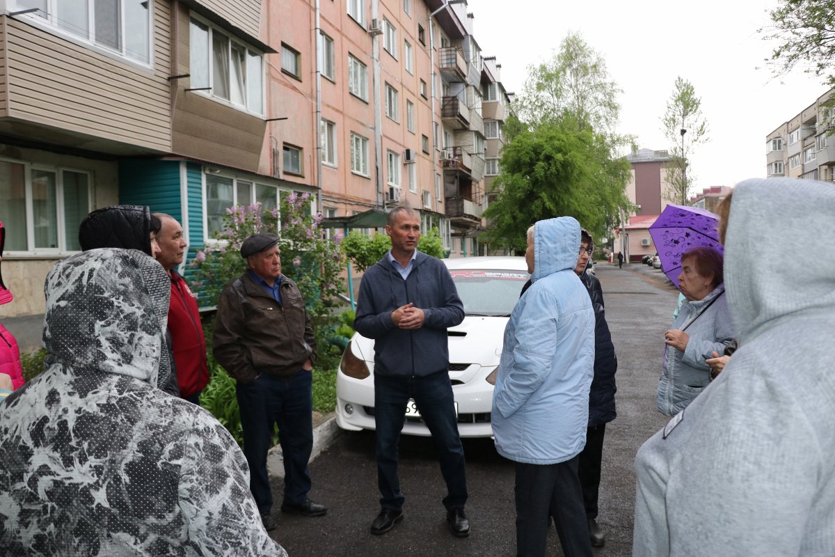 Проблемы дома обсудили с жителями | 15.05.2024 | Уссурийск - БезФормата